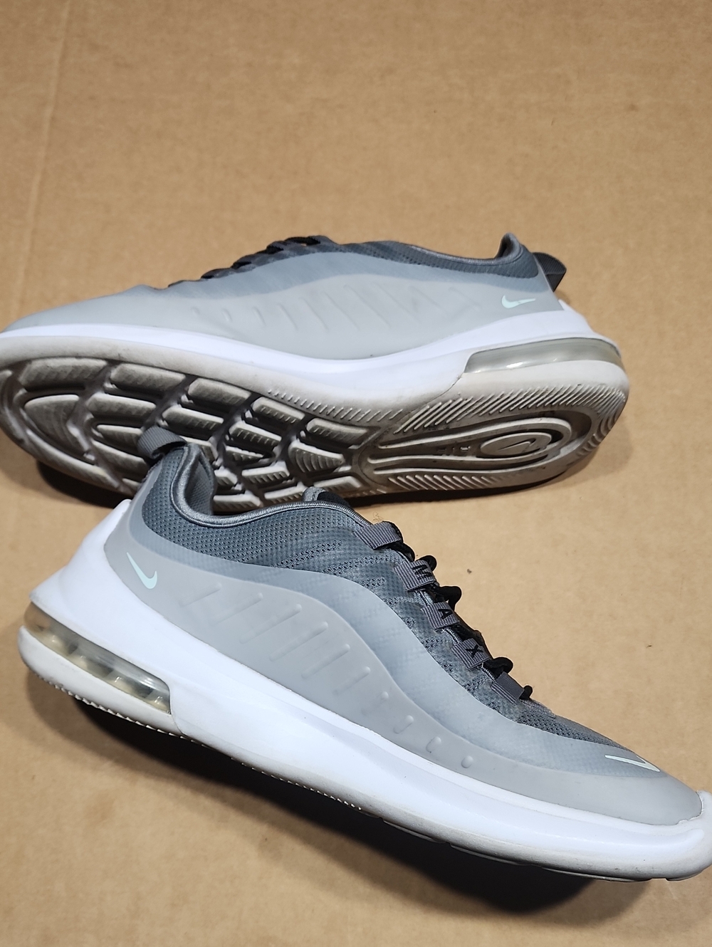 Nike Air Max Axis Size 9.5 Womens Cool Grey Igloo Blue Running Shoes